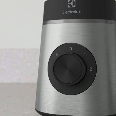 106. Blender kielichowy ELECTROLUX E4CB1-6ST