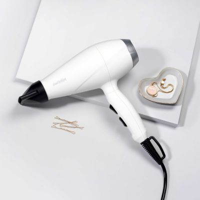 8. Suszarka do włosów Babyliss 6704WE (2000W; kolor biały)