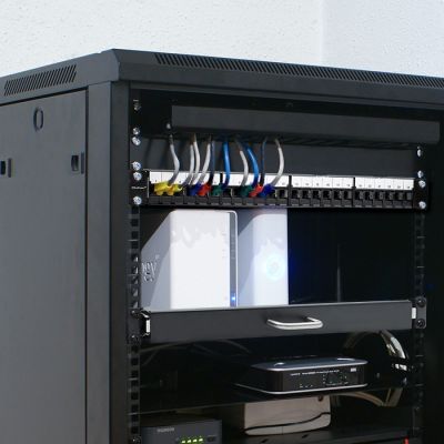 3. QOLTEC PATCH PANEL DO SZAF RACK 19" | 24 PORTY | 1U | UTP | CZARNY