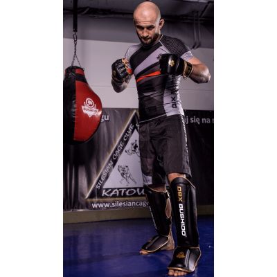 15. Ochraniacze na piszczele M - Aureos