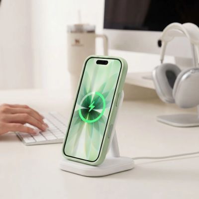 8. Etui Tech-Protect MagPeak MagSafe CC na iPhone 17 - zielone matowe