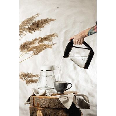 8. Czajnik elektryczny Adler AD 1274 (2200W 1.7l; kolor czarny)