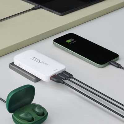 12. Ładowarka Hama GaN 65W 2x USB-C 1x USB-A składana - biała