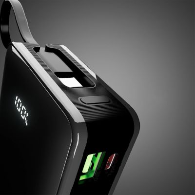9. Powerbank SBS 20000 mAh 20 W z wbudowanym kablem USB-C i wyświetlaczem cyfrowym - czarny