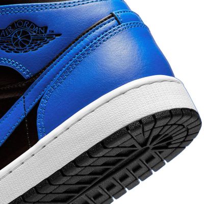 7. Buty do koszykówki Air Jordan 1 Mid Royal - 554724-077