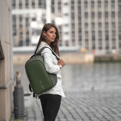 14. XD DESIGN PLECAK ANTYKRADZIEŻOWY BOBBY HERO SMALL ZIELONY P/N: P705.707