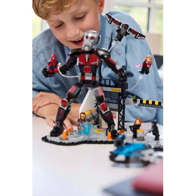 9. LEGO MARVEL SUPER HEROES 76314 Kapitan Ameryka: Wojna bohaterów — bitwa