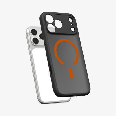 5. Etui Spigen Ultra Hybrid MagSafe na iPhone 17 Pro - czarno-pomarańczowy