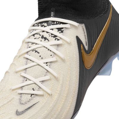 8. Buty piłkarskie Nike Phantom Luna II Elite M FJ2572-100