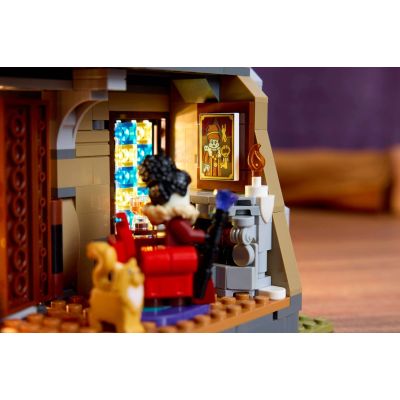 12. LEGO Icons 11383