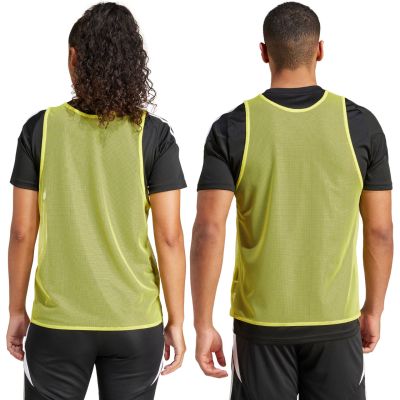 10. Znacznik adidas Training 24 BIB JF3244