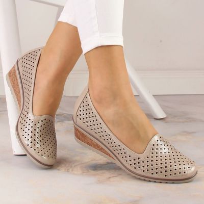 9. Półbuty na koturnie Potocki W SZ12018 WOL130B