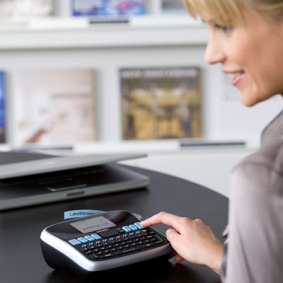 17. Drukarka etykiet LABELMANAGER 210D QWERTZ w etui
