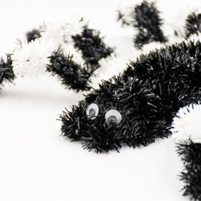 3. FIGURKA DEKORACYJNA PAJĄK HALLOWEEN BIAŁY