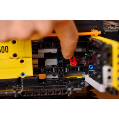 26. LEGO Technic 42215 Koparka Volvo EC500 Hybrid