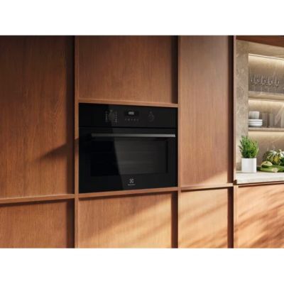 2. Kuchenka mikrofalowa ELECTROLUX LVM6E46Z