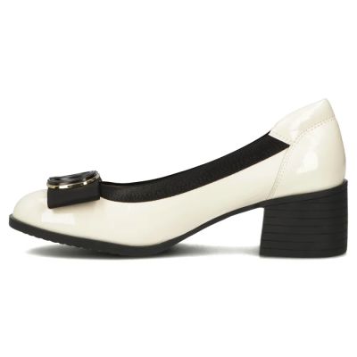 3. Skórzane czółenka lakierowane na klocku beżowe Filippo  DP6960