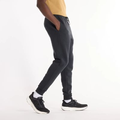 8. Spodnie New Balance Sport Fleece Jogger M MP43904BK