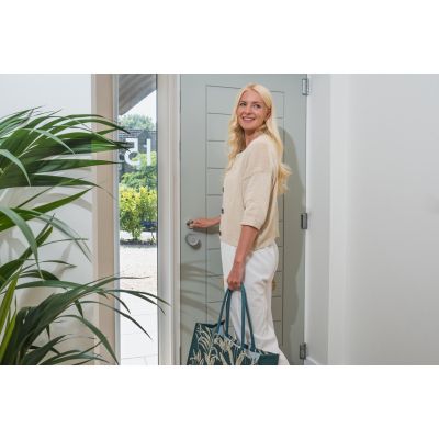 45. Inteligentny zamek do drzwi Yale Linus Smart lock L2 Lite Black