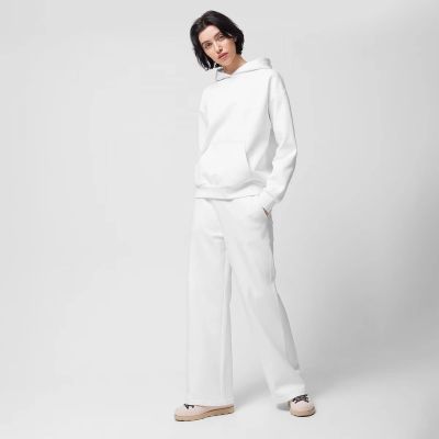 3. Spodnie dresowe z szerokimi nogawkami damskie Outhorn