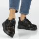 6. Skórzane półbuty na platformie w kwiaty czarne DP6846 Filippo