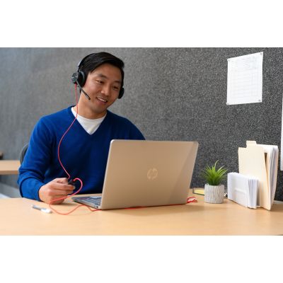 52. POLY Zestaw słuchawkowy Blackwire 8225 Stereo USB-C + przejściówka USB-C/A
