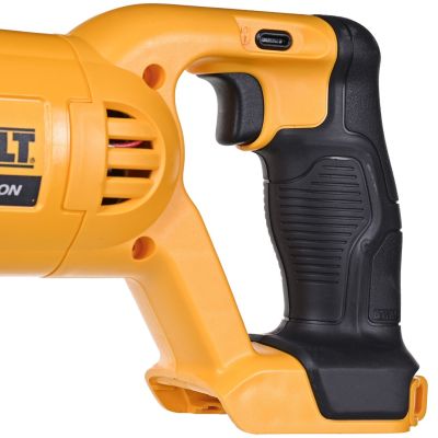 4. Piła szablasta  DeWalt DCS380N-XJ
