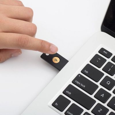 5. Klucz Sprzętowy Yubico Yubikey 5 NFC U2F FIDO