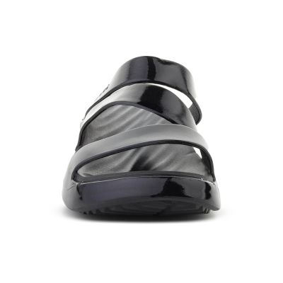 2. CROCS SANDAL GETAWAY PATENT STRAPPY 211296-001