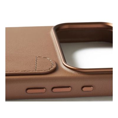 7. Mujjo Wallet Leather Case - etui skórzane do iPhone 17 Pro Max kompatybilne z MagSafe (tan)