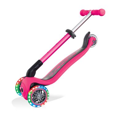 4. Hulajnoga 3-kołowa Globber Foldable Lights Fuchsia Jr 437-110