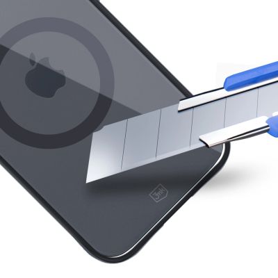 11. Etui 3mk Satin Armor MagCase z MagSafe na iPhone 15 - przezroczyste z czarną ramką