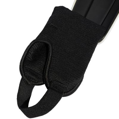 6. Ochraniacze piłkarskie adidas Messi Match Jr JV5240