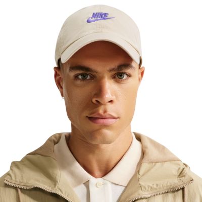 5. Czapka z daszkiem Nike Club beżowa FB5368 229