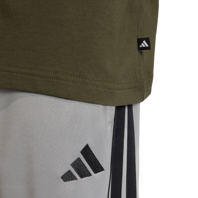 5. Koszulka męska adidas Color Icon Graphic oliwkowa KT4448