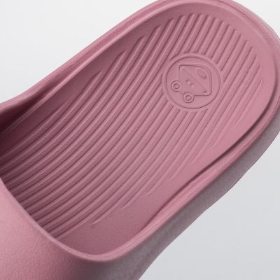 8. Damskie Klapki LOU