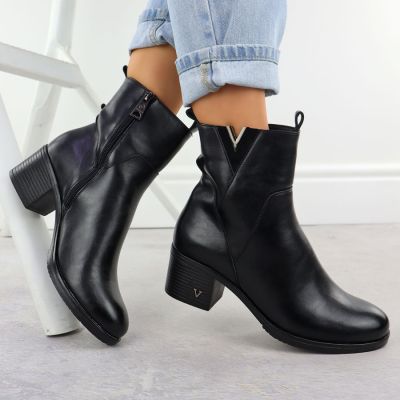 5. Botki damskie na słupku ocieplane czarna Vinceza 58581