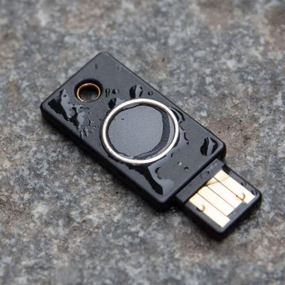 6. Klucz sprzętowy Yubico YubiKey Bio FIDO Edition