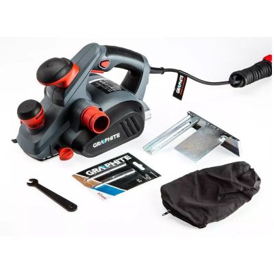 2. Strug 850W, głębokość strugania 3 mm, szerokość strugania 82 mm