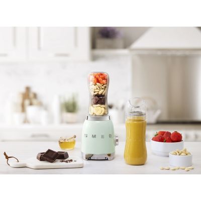 6. Blender sportowy SMEG PBF01PGEU