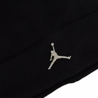 3. Czapka zimowa Air Jordan Beanie Cuffed Czarna - 9A0063-023
