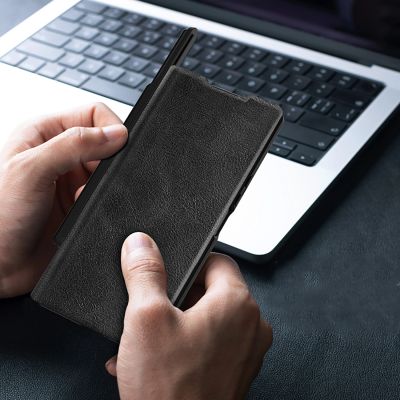 8. Etui Nillkin Qin Pro na Samsung Galaxy Z Fold 7 z miejscem na S Pen - czarne