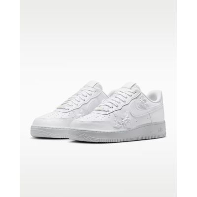 5. Buty damskie NIKE WMNS AIR FORCE 1 '07 SE (HF2016-100)