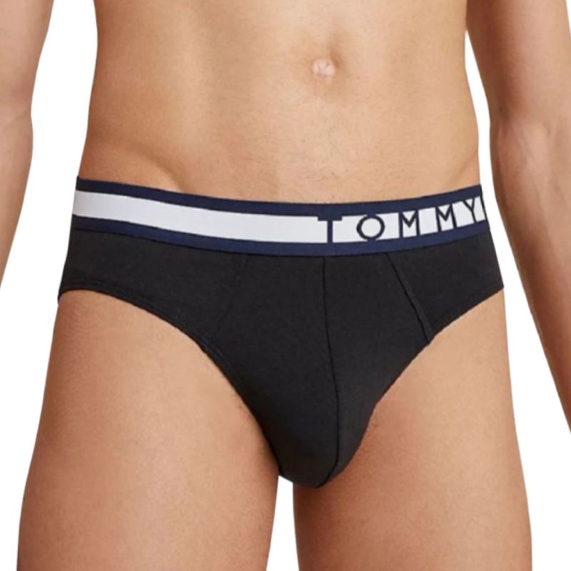12. Majtki Tommy Hilfiger Brief M UM0UM01227
