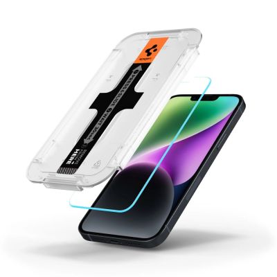 7. Szkło hartowane Spigen Glas.tR EZ Fit na iPhone 13 / 13 Pro / 14 / 16e / 17e