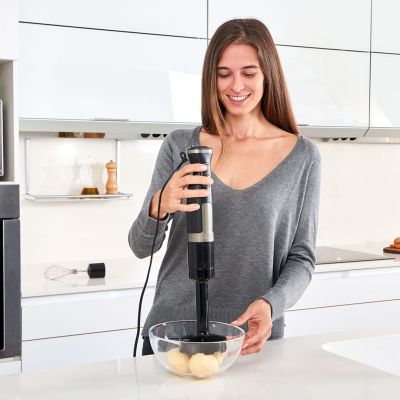 5. Blender ręczny Black+Decker BXHBA1500E (1500W)