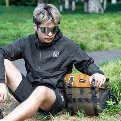 5. Torba rowerowa Rockbros W019 na kierownicę 13,5-24L - zielono-pomarańczowa