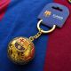 3. FC Barcelona brelok oryginalny na licencji w kształcie złotej piłki z herbem B7081