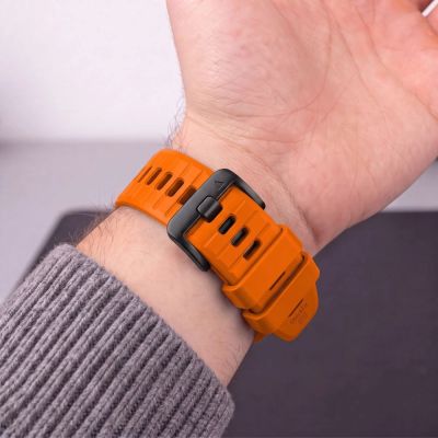 7. Pasek Tech-Protect Silicone na Garmin Fenix 5 / 6 / 6 Pro / 7 / 8 / 8 Pro / E / 9 / 9 Pro (47 mm) - pomarańczowy