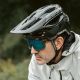 15. Kask rowerowy Rockbros LK-99 na rower górski z regulowanym daszkiem i zapięciem magnetycznym 58-62 cm - czarny